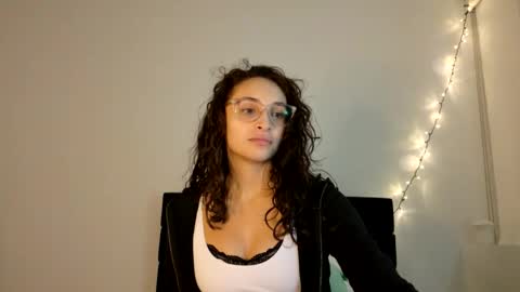 Snapshot of avvaiia chatting on January 2026 11:42:02 PM Avaia online show from January 2026 11:42:02 PM