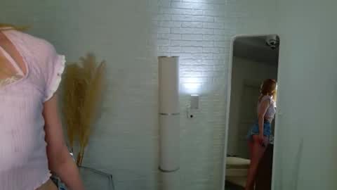 Snapshot of aweryuwu chatting on October 2025 06:59:01 AM aweryuwu online show from October 2025 06:59:01 AM