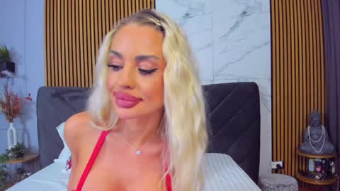 Snapshot of awww_ella chatting on December 2024 09:14:01 AM Ella online show from December 2024 09:14:01 AM