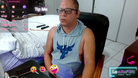 Snapshot of axel264 chatting on April 2026 07:42:01 AM Alex online show from April 2026 07:42:01 AM
