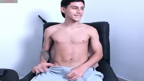 Snapshot of axel_davis_ chatting on November 2025 05:34:01 PM axel davis online show from November 2025 05:34:01 PM