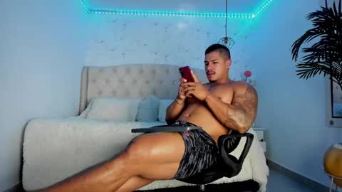 Snapshot of axel_daviss1 chatting on September 2025 01:44:02 PM Axel Daviss online show from September 2025 01:44:02 PM