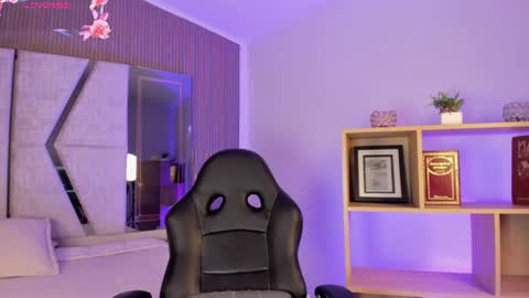 Snapshot of axel_grey_ chatting on July 2026 01:04:02 PM axel_grey_ online show from July 2026 01:04:02 PM