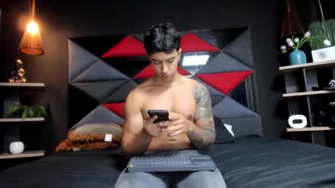 axel_hendrick online show from March 2026 12:21:01 PM