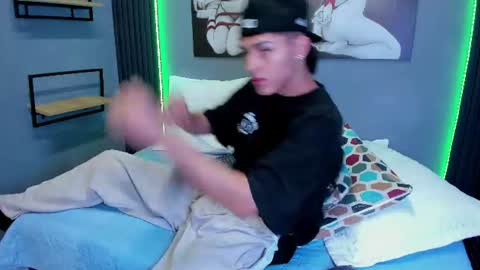 Snapshot of axel_mendoza_ chatting on June 2026 02:41:01 PM A X E L online show from June 2026 02:41:01 PM