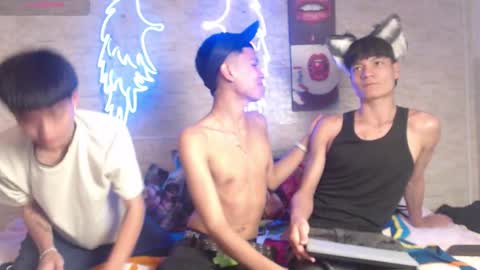 Snapshot of axel_milo_and_kairo chatting on November 2025 04:05:01 AM axel_milo_and_kairo online show from November 2025 04:05:01 AM