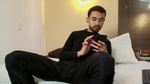 Snapshot of axel_moon_s chatting on October 2025 07:47:02 PM Axel Moon online show from October 2025 07:47:02 PM