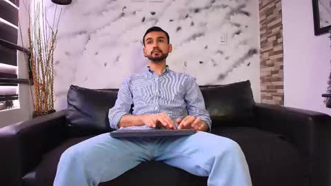 Snapshot of axel_moon_s chatting on November 2025 03:46:02 PM Axel Moon online show from November 2025 03:46:02 PM