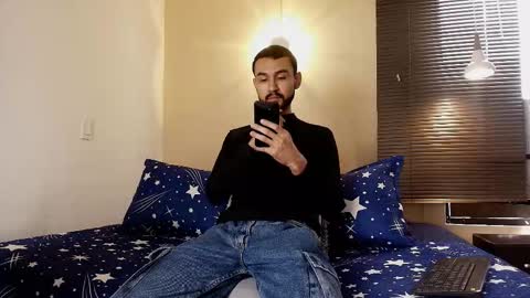 Snapshot of axel_moon_s chatting on November 2025 07:36:01 PM Axel Moon online show from November 2025 07:36:01 PM