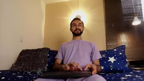 Snapshot of axel_moon_s chatting on November 2025 08:19:02 PM Axel Moon online show from November 2025 08:19:02 PM