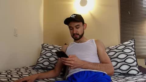 Snapshot of axel_moon_s chatting on December 2025 07:40:02 PM Axel Moon online show from December 2025 07:40:02 PM