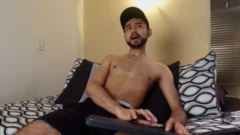 Snapshot of axel_moon_s chatting on December 2025 05:08:02 PM Axel Moon online show from December 2025 05:08:02 PM