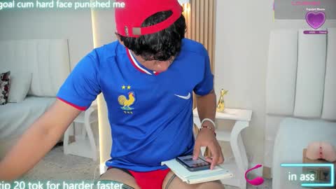 Snapshot of axel_ps chatting on October 2025 04:24:01 AM Alex online show from October 2025 04:24:01 AM