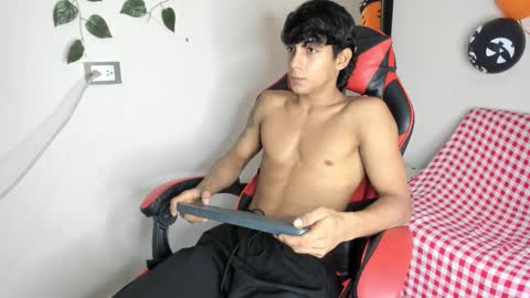 Snapshot of axel_rosse2 chatting on November 2025 10:10:02 PM axel_rosse2 online show from November 2025 10:10:02 PM