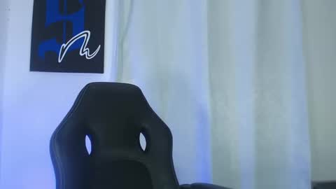 INDEPENDENT MODEL  online show from February 2025 08:15:01 PM