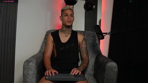 Snapshot of axel_villa chatting on December 2024 12:01:01 AM Agustin online show from December 2024 12:01:01 AM
