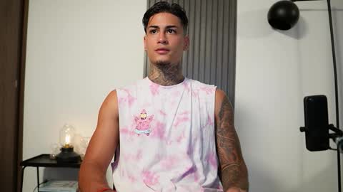 Agustin online show from October 2025 08:06:02 PM