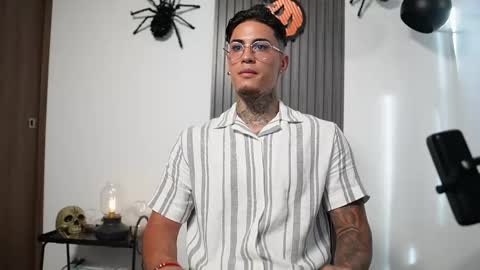 Agustin online show from October 2025 08:54:02 PM