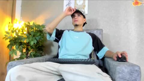 axel  online show from October 2025 06:49:02 PM