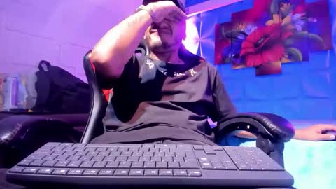 Snapshot of axell_cross2 chatting on October 2025 02:01:02 AM Axell Cross2 online show from October 2025 02:01:02 AM