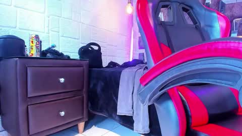 Axell Cross2 online show from March 2026 04:43:01 PM