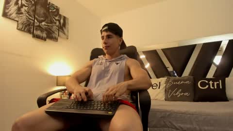 Snapshot of axelmartinezz chatting on April 2026 09:39:01 PM axelmartinezz online show from April 2026 09:39:01 PM