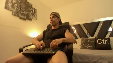 Snapshot of axelmartinezz chatting on May 2026 08:38:02 PM axelmartinezz online show from May 2026 08:38:02 PM