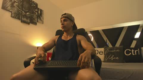 Snapshot of axelmartinezz chatting on May 2026 09:01:01 PM axelmartinezz online show from May 2026 09:01:01 PM