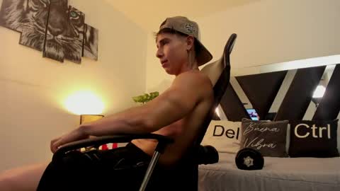 Snapshot of axelmartinezz chatting on May 2026 11:54:02 PM axelmartinezz online show from May 2026 11:54:02 PM