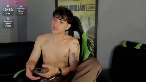 Snapshot of axelraven chatting on January 2025 02:59:01 PM Axel Raven online show from January 2025 02:59:01 PM