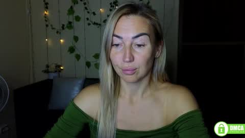 Snapshot of ay_kiss_jully chatting on October 2025 05:32:02 PM Jully online show from October 2025 05:32:02 PM