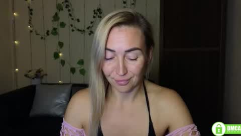 Snapshot of ay_kiss_jully chatting on October 2025 06:39:02 PM Jully online show from October 2025 06:39:02 PM