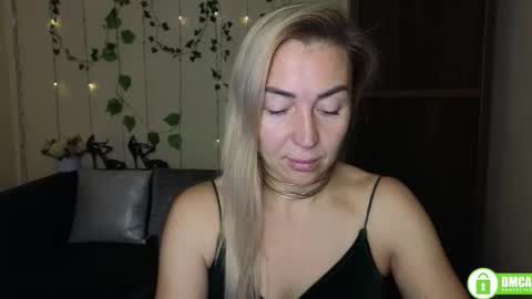 Snapshot of ay_kiss_jully chatting on November 2025 06:40:02 PM Jully online show from November 2025 06:40:02 PM