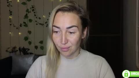 Jully online show from November 2025 06:40:02 PM