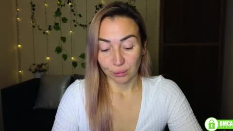 Jully online show from November 2025 06:34:02 PM