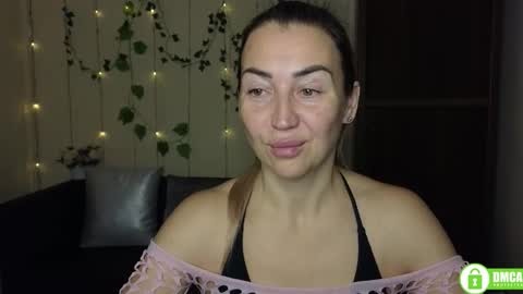 Jully online show from November 2025 06:32:01 PM