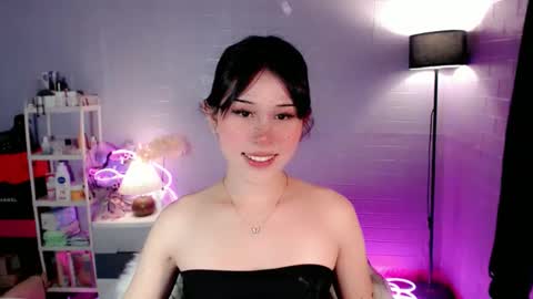 AYAHOSHILOVESYOU online show from March 2026 11:33:02 AM