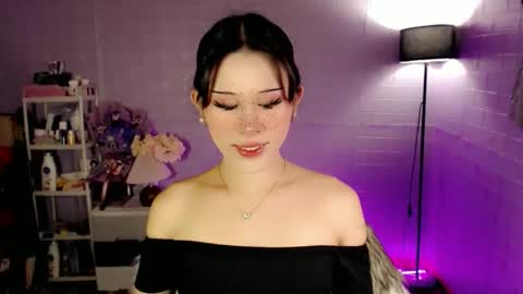 AYAHOSHILOVESYOU online show from April 2026 05:29:01 AM