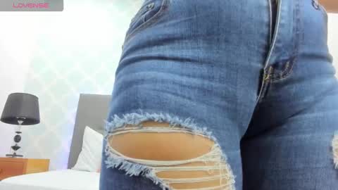 Snapshot of ayla13_ chatting on September 2025 07:08:01 PM Alyda Jaramillo online show from September 2025 07:08:01 PM