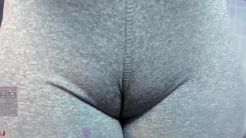 Snapshot of ayla13_ chatting on October 2025 08:18:01 PM Alyda Jaramillo online show from October 2025 08:18:01 PM