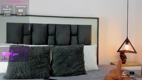 Ayla online show from October 2025 02:33:01 AM