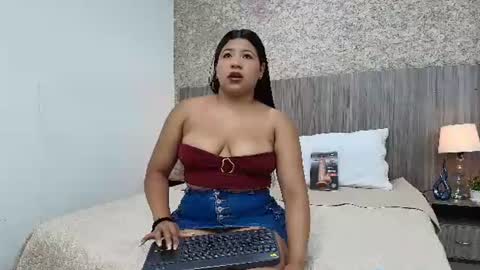 Ayleen Collins online show from June 2026 07:37:01 PM