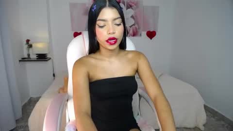 aylin_ross_ online show from June 2026 04:13:01 AM