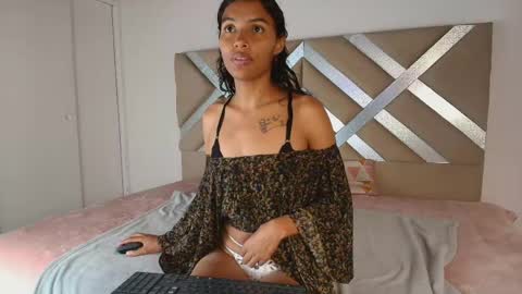 Snapshot of aylin_valerie chatting on June 2026 07:25:01 PM aylin_valerie online show from June 2026 07:25:01 PM