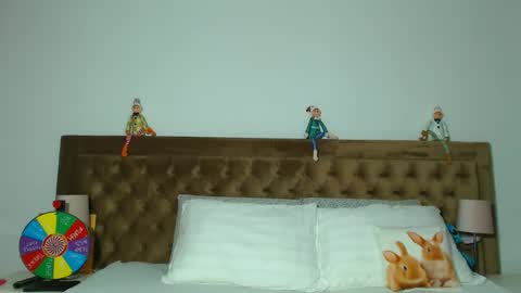 Aylin online show from November 2025 02:57:01 AM