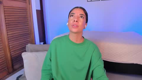 Aylin  online show from October 2025 10:13:02 AM