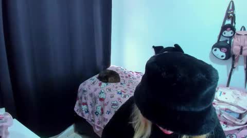 Snapshot of azu_moure chatting on January 2026 07:17:01 PM Azu Moure online show from January 2026 07:17:01 PM