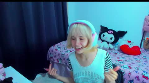 Snapshot of azu_moure chatting on February 2026 02:51:01 AM Azu Moure online show from February 2026 02:51:01 AM