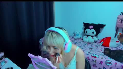 Snapshot of azu_moure chatting on February 2026 03:47:02 AM Azu Moure online show from February 2026 03:47:02 AM