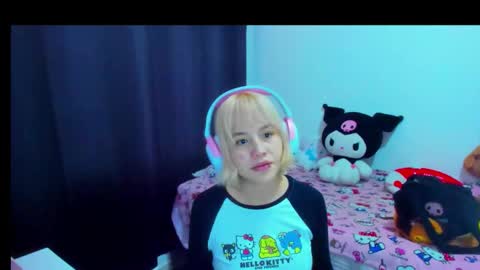 Snapshot of azu_moure chatting on February 2026 05:33:01 PM Azu Moure online show from February 2026 05:33:01 PM